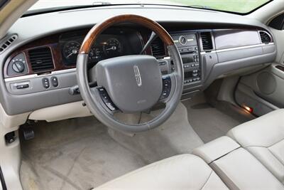 2010 Lincoln Town Car SIGNATURE LTD CARRIAGE TOP HWY MILES NEW TRADE IN   - Photo 28 - Stafford, TX 77477