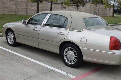 2010 Lincoln Town Car SIGNATURE LTD CARRIAGE TOP HWY MILES NEW TRADE IN   - Photo 18 - Stafford, TX 77477