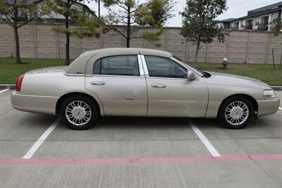 2010 Lincoln Town Car SIGNATURE LTD CARRIAGE TOP HWY MILES NEW TRADE IN   - Photo 14 - Stafford, TX 77477