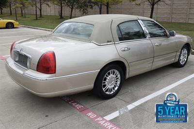 2010 Lincoln Town Car SIGNATURE LTD CARRIAGE TOP HWY MILES NEW TRADE IN   - Photo 17 - Stafford, TX 77477