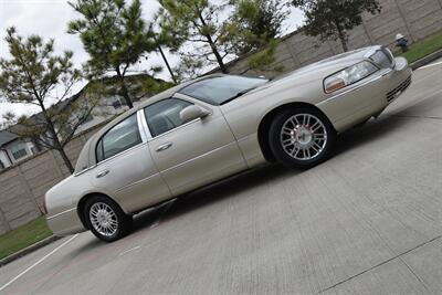 2010 Lincoln Town Car SIGNATURE LTD CARRIAGE TOP HWY MILES NEW TRADE IN   - Photo 43 - Stafford, TX 77477