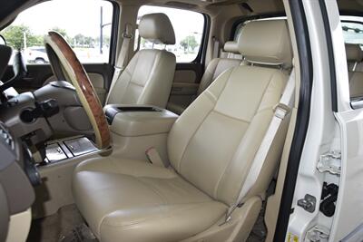 2013 Chevrolet Avalanche LTZ Black Diamond   - Photo 27 - Stafford, TX 77477