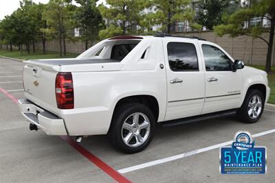 2013 Chevrolet Avalanche LTZ Black Diamond   - Photo 16 - Stafford, TX 77477