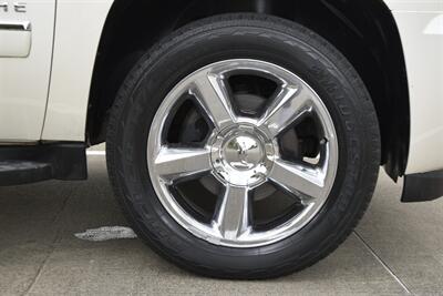 2013 Chevrolet Avalanche LTZ Black Diamond   - Photo 12 - Stafford, TX 77477