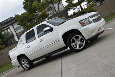 2013 Chevrolet Avalanche LTZ Black Diamond   - Photo 15 - Stafford, TX 77477