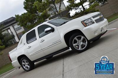 2013 Chevrolet Avalanche LTZ Black Diamond   - Photo 15 - Stafford, TX 77477