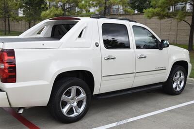 2013 Chevrolet Avalanche LTZ Black Diamond   - Photo 17 - Stafford, TX 77477