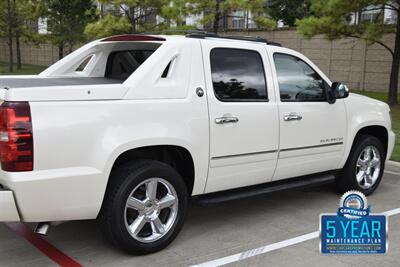 2013 Chevrolet Avalanche LTZ Black Diamond   - Photo 17 - Stafford, TX 77477