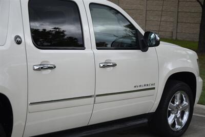 2013 Chevrolet Avalanche LTZ Black Diamond   - Photo 18 - Stafford, TX 77477