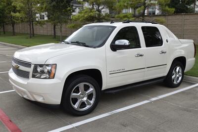 2013 Chevrolet Avalanche LTZ Black Diamond NAV BK/CAM ROOF HWY MILES CLEAN   - Photo 5 - Stafford, TX 77477