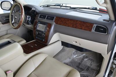 2013 Chevrolet Avalanche LTZ Black Diamond   - Photo 41 - Stafford, TX 77477