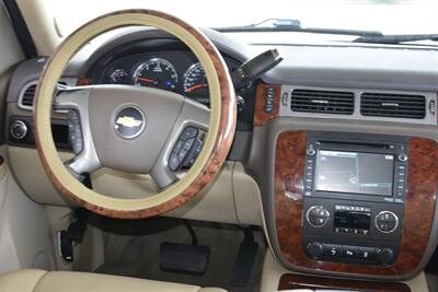 2013 Chevrolet Avalanche LTZ Black Diamond   - Photo 32 - Stafford, TX 77477