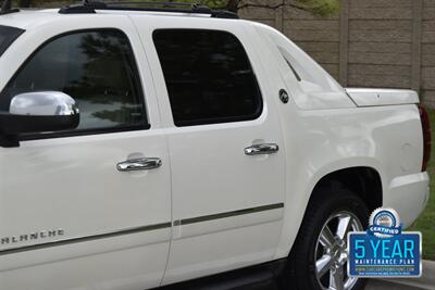 2013 Chevrolet Avalanche LTZ Black Diamond   - Photo 3 - Stafford, TX 77477
