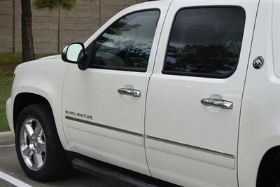 2013 Chevrolet Avalanche LTZ Black Diamond   - Photo 22 - Stafford, TX 77477