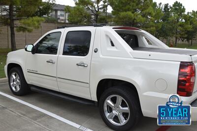 2013 Chevrolet Avalanche LTZ Black Diamond   - Photo 23 - Stafford, TX 77477