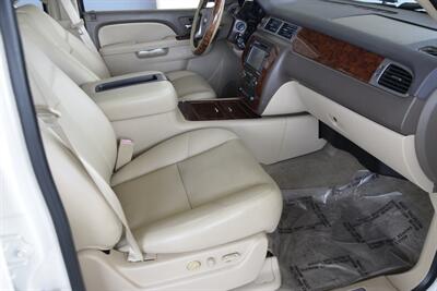 2013 Chevrolet Avalanche LTZ Black Diamond   - Photo 42 - Stafford, TX 77477