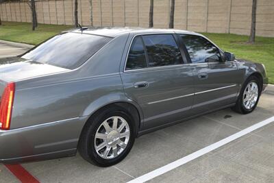 2006 Cadillac DTS Luxury I   - Photo 9 - Stafford, TX 77477