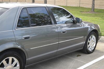2006 Cadillac DTS Luxury I   - Photo 10 - Stafford, TX 77477
