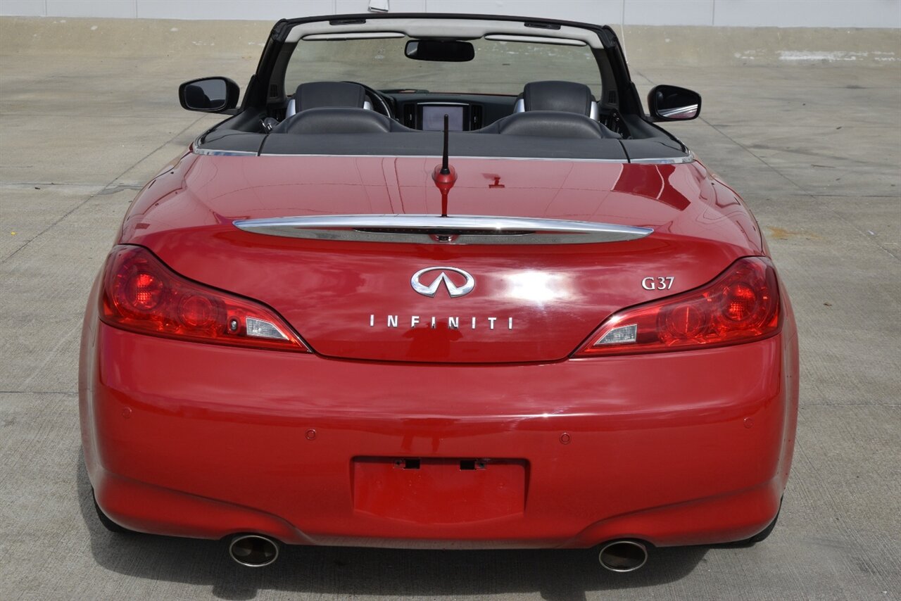 2013 INFINITI G Convertible 37 Sport photo 15