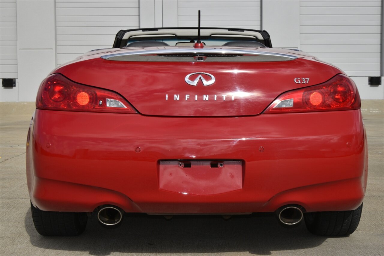 2013 INFINITI G Convertible 37 Sport photo 16