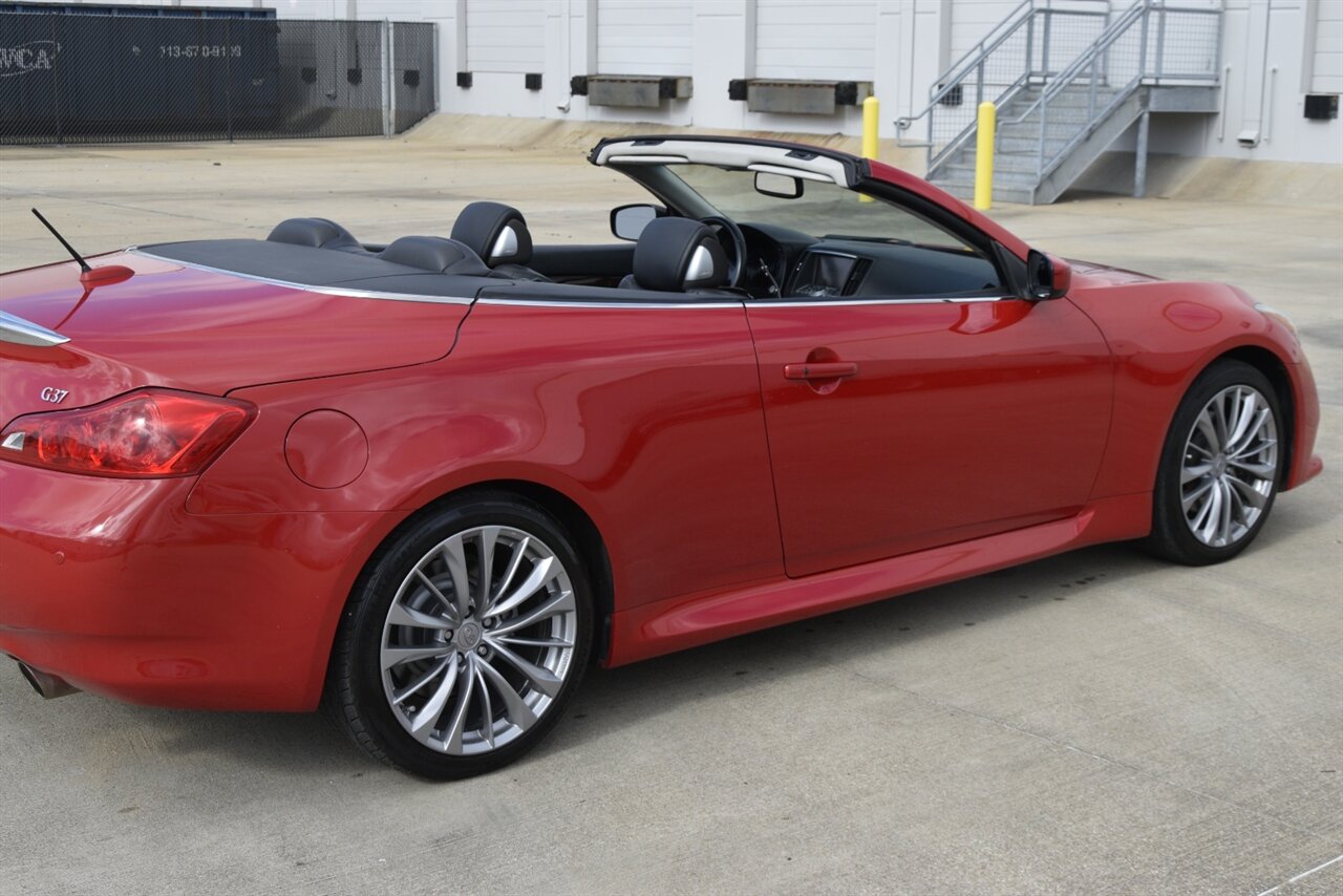 2013 INFINITI G Convertible 37 Sport photo 13