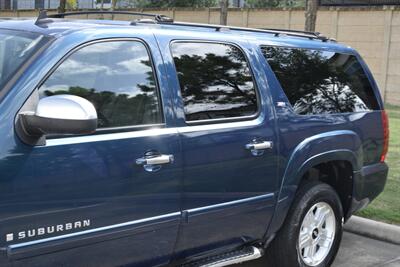 2007 Chevrolet Suburban Z71 4X4 NAV BK/CAM ROOF FRESH TRADE IN NICE   - Photo 9 - Stafford, TX 77477