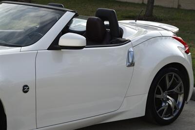 2014 Nissan 370Z ROADSTER AUTOMATIC WHITE/CHERRY INT SPTS WHLS NICE   - Photo 9 - Stafford, TX 77477