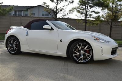 2014 Nissan 370Z ROADSTER AUTOMATIC WHITE/CHERRY INT SPTS WHLS NICE   - Photo 24 - Stafford, TX 77477