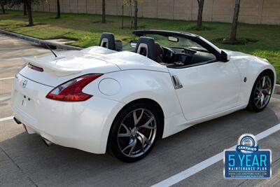 2014 Nissan 370Z ROADSTER AUTOMATIC WHITE/CHERRY INT SPTS WHLS NICE   - Photo 17 - Stafford, TX 77477