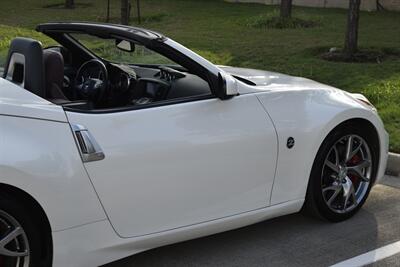 2014 Nissan 370Z ROADSTER AUTOMATIC WHITE/CHERRY INT SPTS WHLS NICE   - Photo 21 - Stafford, TX 77477