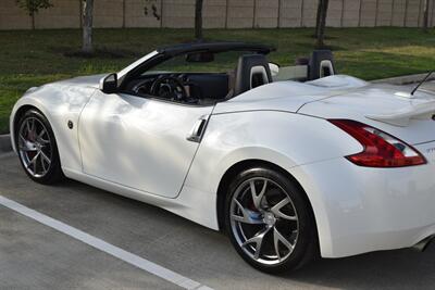 2014 Nissan 370Z ROADSTER AUTOMATIC WHITE/CHERRY INT SPTS WHLS NICE   - Photo 18 - Stafford, TX 77477