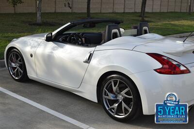 2014 Nissan 370Z ROADSTER AUTOMATIC WHITE/CHERRY INT SPTS WHLS NICE   - Photo 18 - Stafford, TX 77477