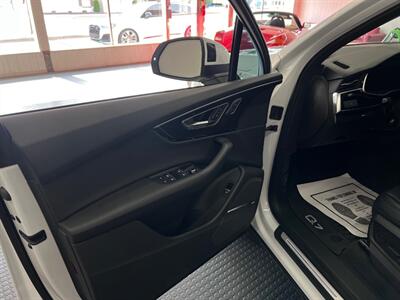 2020 Audi Q7 quattro Premium Plus 55 T   - Photo 17 - Grand Rapids, MI 49548