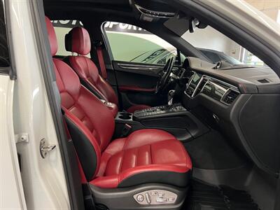 2017 Porsche Macan GTS   - Photo 40 - Grand Rapids, MI 49548
