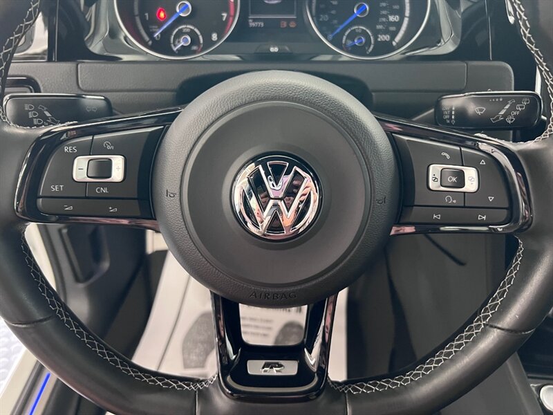 2016 Volkswagen Golf R 4Motion photo 16