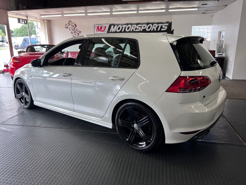 2016 Volkswagen Golf R 4Motion photo 4