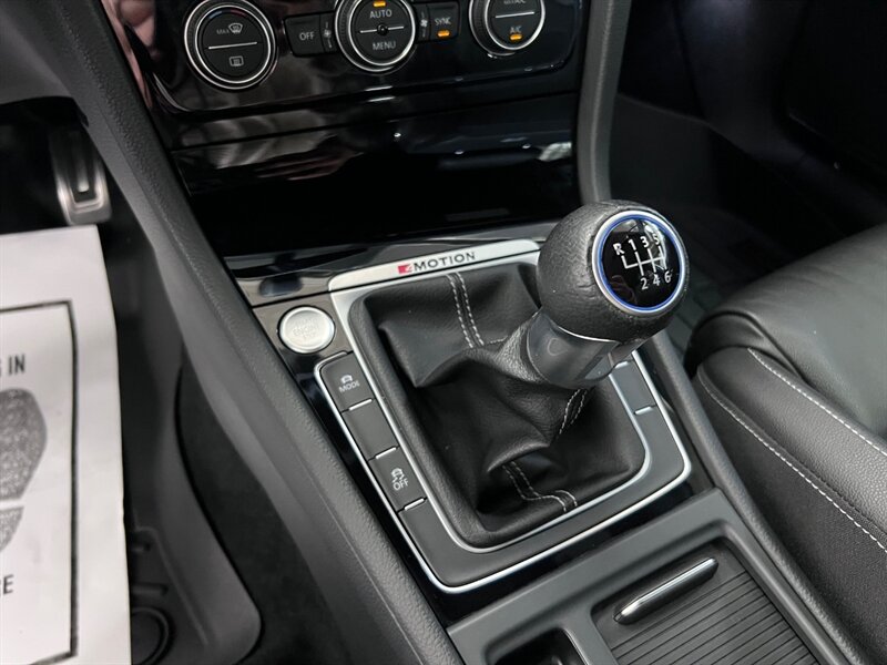 2016 Volkswagen Golf R 4Motion photo 23
