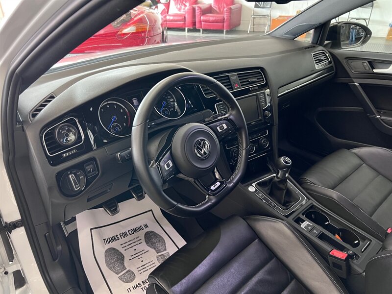 2016 Volkswagen Golf R 4Motion photo 12
