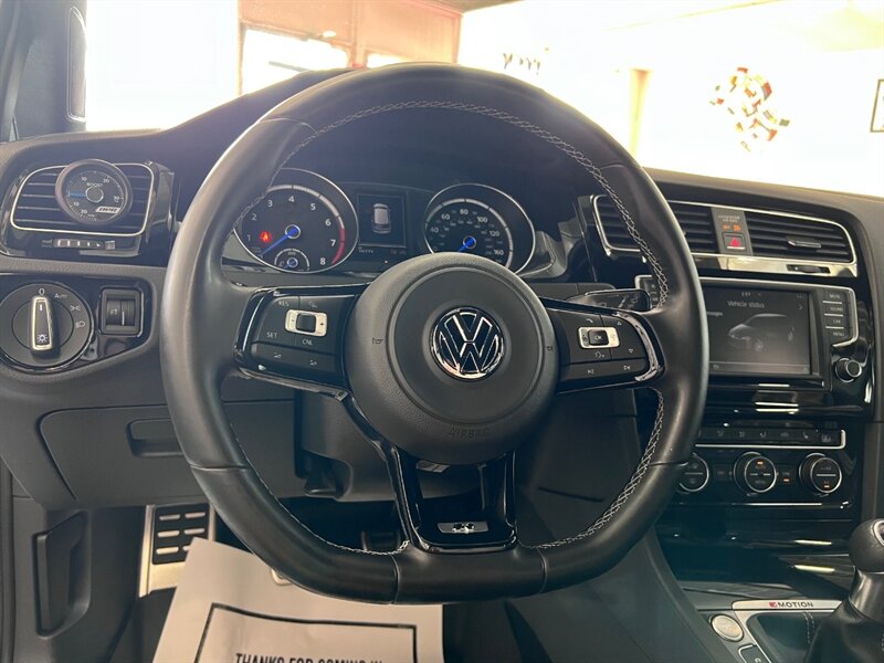 2016 Volkswagen Golf R 4Motion photo 17