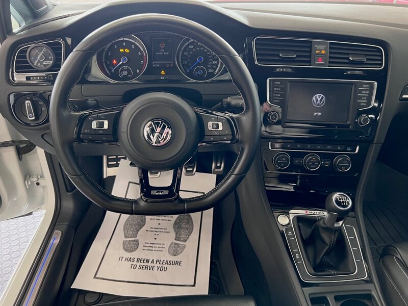 2016 Volkswagen Golf R 4Motion photo 15
