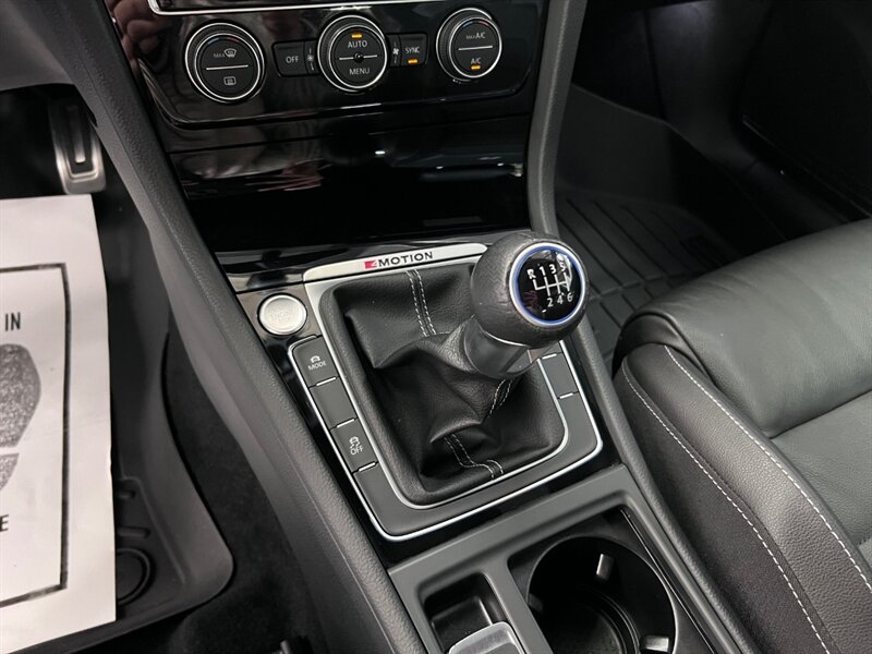 2016 Volkswagen Golf R 4Motion photo 22