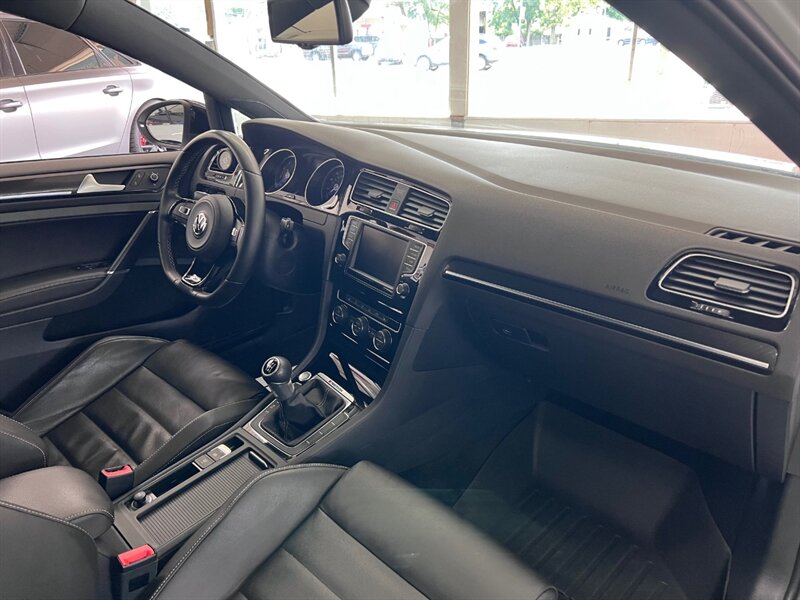 2016 Volkswagen Golf R 4Motion photo 25