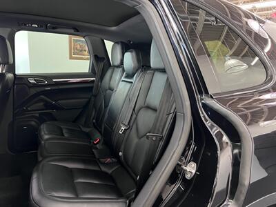 2016 Porsche Cayenne   - Photo 47 - Grand Rapids, MI 49548