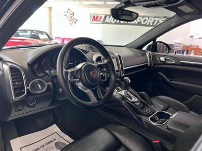 2016 Porsche Cayenne   - Photo 17 - Grand Rapids, MI 49548