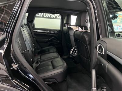 2016 Porsche Cayenne   - Photo 43 - Grand Rapids, MI 49548