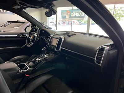 2016 Porsche Cayenne   - Photo 40 - Grand Rapids, MI 49548