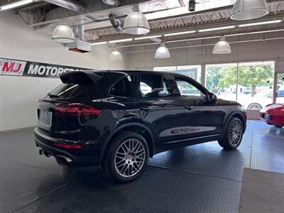 2016 Porsche Cayenne   - Photo 10 - Grand Rapids, MI 49548