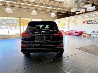 2018 Porsche Cayenne Turbo   - Photo 8 - Grand Rapids, MI 49548