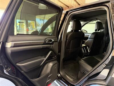 2018 Porsche Cayenne Turbo   - Photo 40 - Grand Rapids, MI 49548