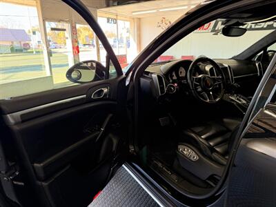 2018 Porsche Cayenne Turbo   - Photo 12 - Grand Rapids, MI 49548
